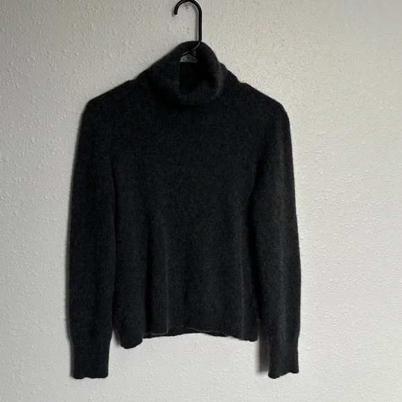 100% Cashmere Charcoal Gray Turtleneck Sweater Size S/M - Picture 3 of 6